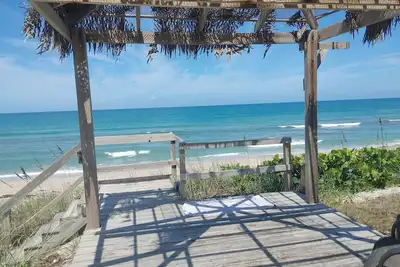 Image de Melbourne Beach Florida Ocean front 2 houses plus an apt. sleeps 18