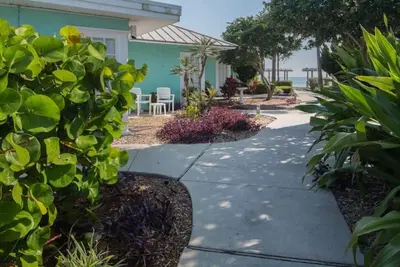 Image de Steps from the beach and a 10 minute walk to downtown