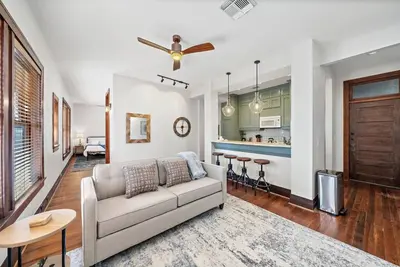 Image de Charming Loft in Historic Downtown, Close to All