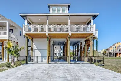 Image de Royal Beach Retreat for 12, 2 mins to Beach & Views
