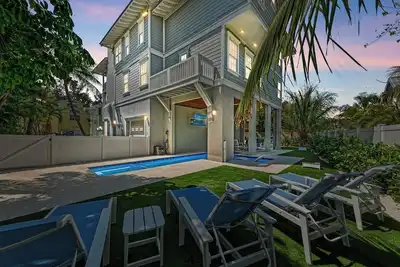 Image de Bean Point Bliss: Pool Spa Putting Green