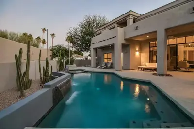 Image de Casa Buena—Luxurious Retreat w/2 Masters & Views!