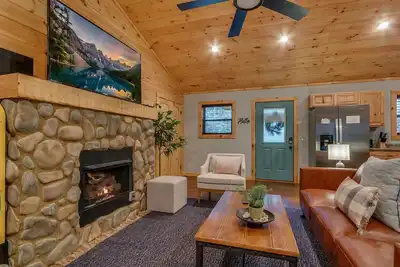 Image de High Johnny’s Hideout • Private Hot Tub Retreat