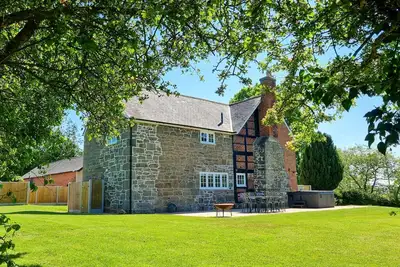 Image de Calcot Farmhouse - a beautiful farmhouse that sleeps 8 guests in 4 bedrooms