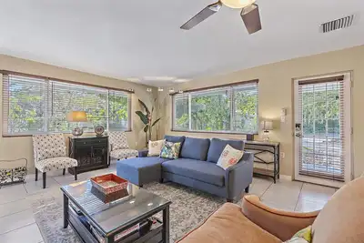 Image de Tropical Retreat w/ charming garden near downtown.