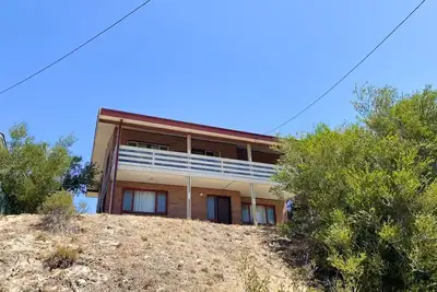 Image de A holiday home perfect for families seeking a peaceful getaway.