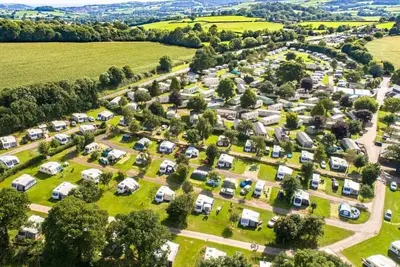 Image de Spacious and luxurious 12ft-wide caravan with one double and one twin.