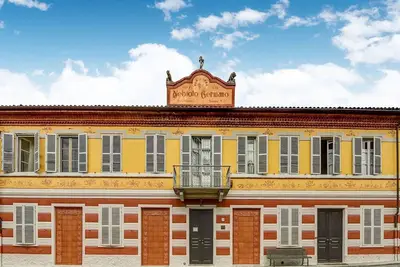 Image de Propriété piémontaise typique dans bâtiment majestueux.