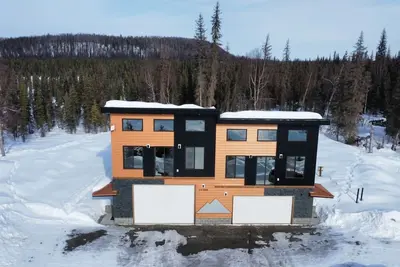 Image de Brand New Modern Duplex! Across from Kenai River and go Fish!