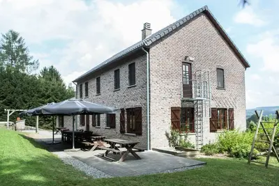Image de Villa individuelle avec salle de fitness et sauna