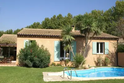 Image de Maison de vacances Ă Noves avec piscine