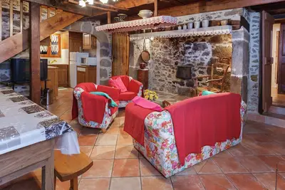 Image de Maison en pierre avec terrasse en Auvergne