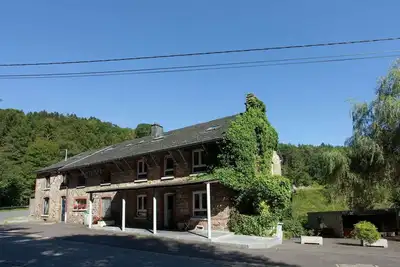 Image de Maison de vacances spacieuse Ă Borgoumont avec sauna, grand jardin, ping pong, salle de jeux, jacuzzi
