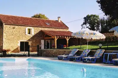 Image de Château à Besse avec Piscine Privée