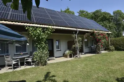 Image de Maison près de la côte baltique et forêt
