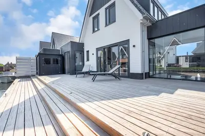 Image de Nouvelle maison de vacances à Stavoren avec ponton privé et bien-être