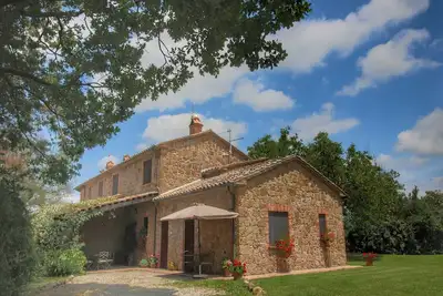 Image de Ferme de charme Ă Proceno avec piscine