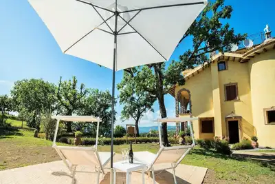 Image de Villa Ă Montefiascone avec plage sur la mer