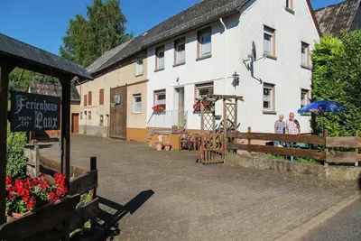 Image de Maison à Ulmen avec jardin et terrasse
