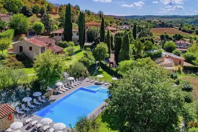 Image de Ferme Ombrie-Toscane avec piscine