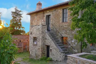 Image de Cottage près du lac Trasimeno avec jardin