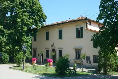 Image de Villa א Vicchio avec court de tennis