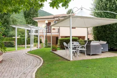 Image de Maison de vacances de deux piטces avec piscine