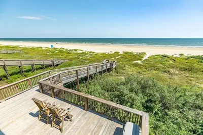 Superb Home with walkover & Ocean Views, pet friendly