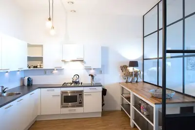 Image de Appartement attrayant à Den Haag avec balcon