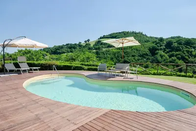 Image de Maison de vacances sereine avec piscine privée