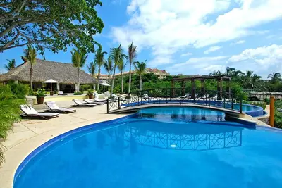 Image de Condo Azalea in Hacienda de Mita by Personal Villas - Elegant Interior Design
