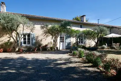 Image de Propriété à la campagne avec piscine