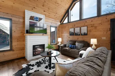 Image de Pet Friendly | Hot Tub & Game Zone Modern Cabin!