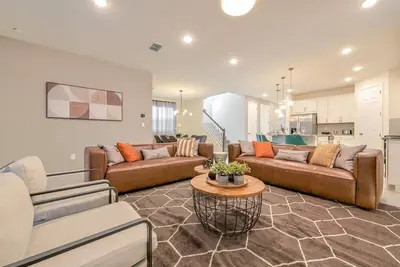 Image de Family Fun Pool & Game Room, 7 Mi to Disney Magic!