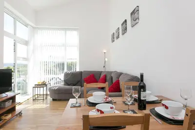 Image de Pass the Keys | 2 Bed Sea View Apartment with Balcony Parking