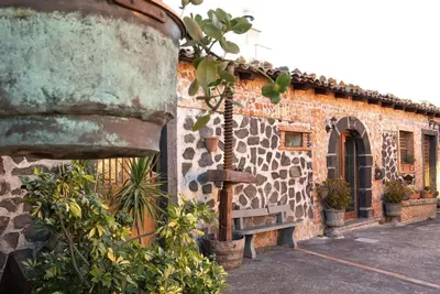 Image de Maison rustique près d'Alcantara avec piscine