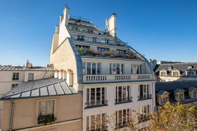 Image de A Welcoming Top Floor Haven Of Calm In Marais Place Des Vosges -