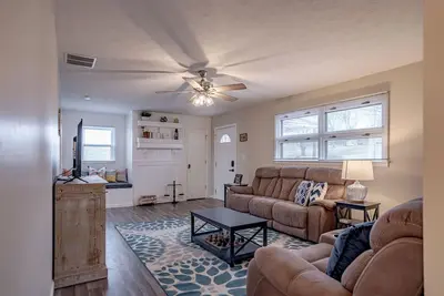 Image de ✸ Cozy Bungalow w Lg Yard | Ball Park 2. 7 mi Downtown 1. 1 mi✸