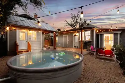Image de Downtown+Heated Cowboy Pool Sleeps 10, Near Pearl