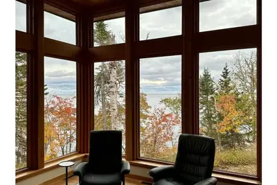 Image de Birch Bluffs, modern eco friendly house, 5 minutes from Lutsen Mountain.