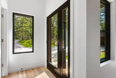 Image de Serene Retreat Awaits: Welcome to Endless Views, Your Luxurious Contemporary Home
