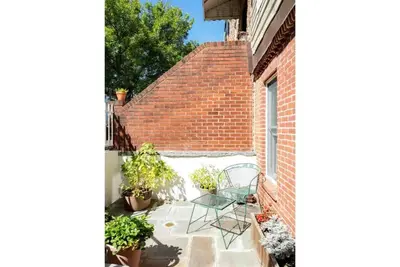 Image de Designer 2 Bed Condo Near Prospect Park