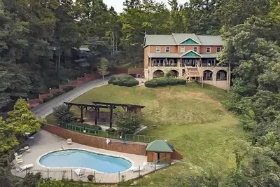 Image de Private Pool • HotTub • PoolTbl • 4 king, 1 queen
