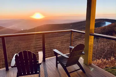 Image de Endless Mountain Top Views from All The Way Up!