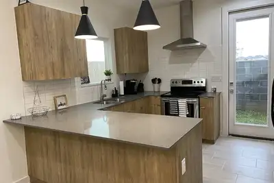 Image de New Home 2 mins to Doctors Hospital