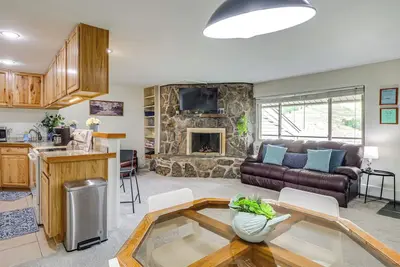 Image de 6 Mi to Keystone Resort: Cozy Lake Dillon Condo!