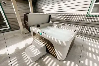 Image de 3-Br Getaway: Hot Tub, Outdoor Dining!