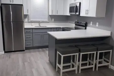 Image de Brand New Gorgeous 2 Bedroom 1 Block from Beach! ! !