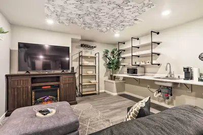 Image de 8 Mi to Barr Lake: Cozy Commerce City Home!