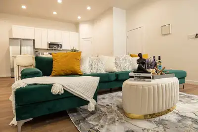 Image de Chic Upscale Modern 3br New Build Perfect for city & beach getaway